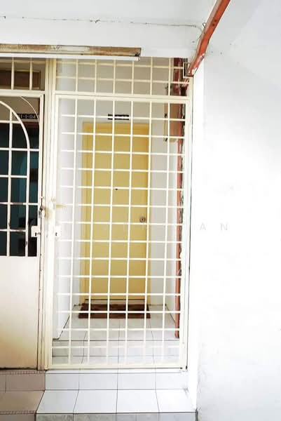 Pangsapuri untuk Dijual di Kenari Court - Kelven Tan - Entrance - PropertyGuru.com.my
