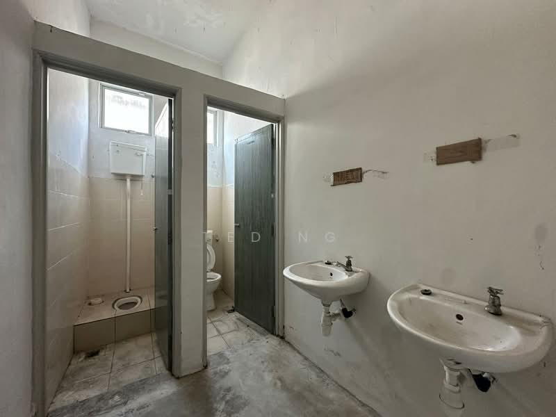 Detached Factory for Rent in Taman Iks Simpang Ampat (Simpang Ampat) - TED NG - Bathroom - PropertyGuru.com.my