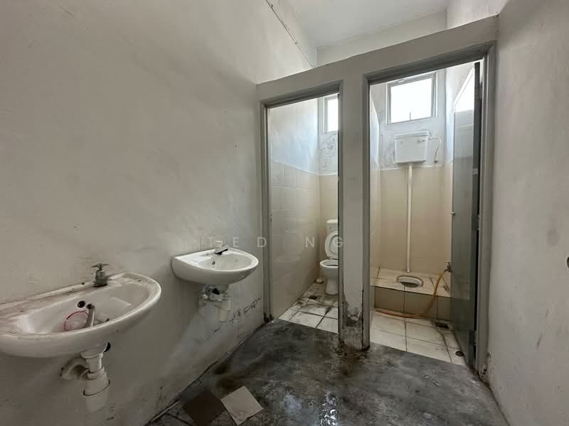 Detached Factory for Rent in Taman Iks Simpang Ampat (Simpang Ampat) - TED NG - Bathroom - PropertyGuru.com.my