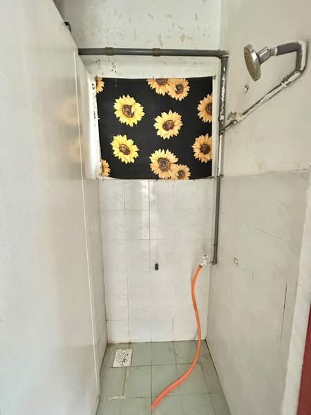Flat for Sale at Taman Pulai Utama - Vincent Tea - Bathroom - PropertyGuru.com.my