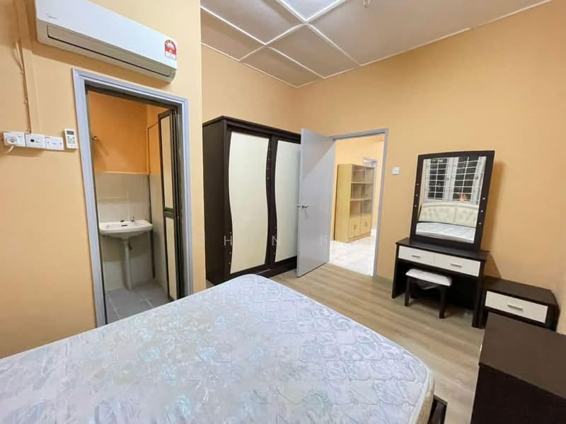 Pangsapuri untuk Dijual di Sungai Naga - CHIN FN - Bedroom - PropertyGuru.com.my