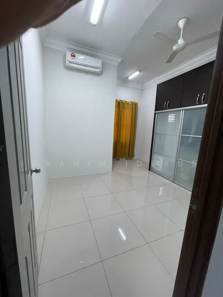 Rumah Berkembar untuk Dijual di Bandar Baru Salak Tinggi (Sepang) - Ibrahim Iderus - Bedroom - PropertyGuru.com.my