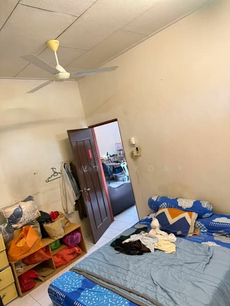 1-storey Terraced House for Sale in Taman Daya (Johor Bahru) - Kelvin Koay - Bedroom - PropertyGuru.com.my