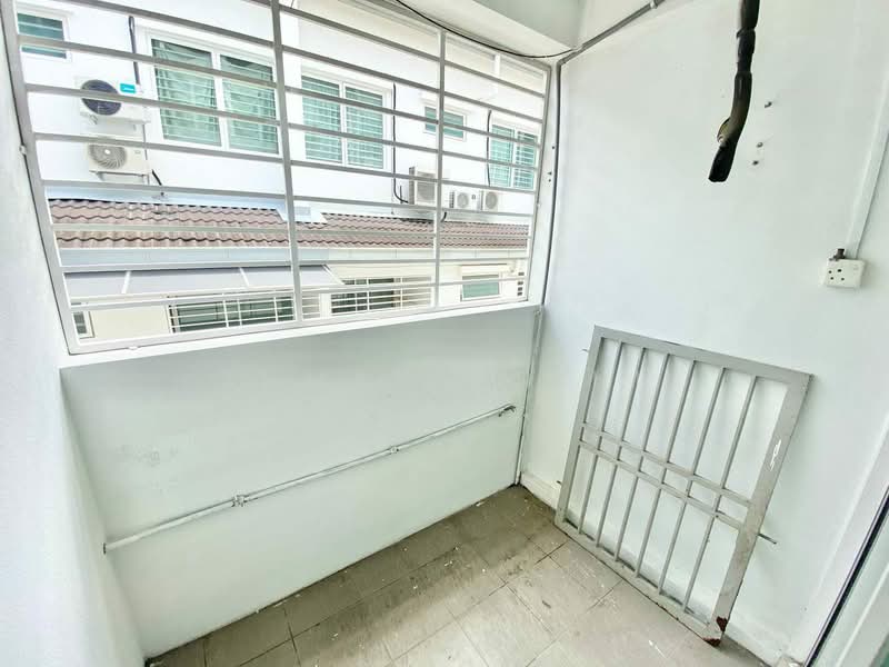 Rumah Teres 2-Tingkat untuk Dijual di Kajang (Selangor) - Ahmad Farhi - Balcony - PropertyGuru.com.my