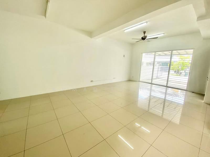 Rumah Teres 2-Tingkat untuk Dijual di Kajang (Selangor) - Ahmad Farhi - Living Room - PropertyGuru.com.my