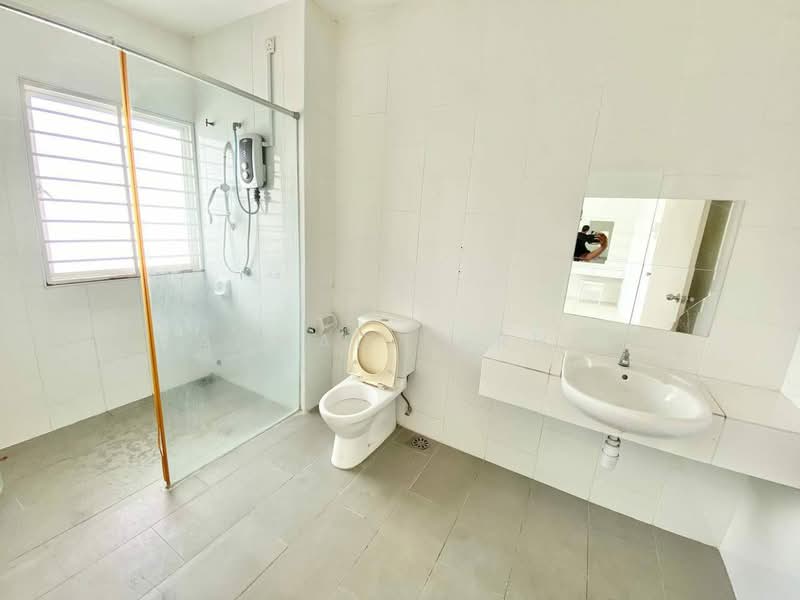 Rumah Teres 2-Tingkat untuk Dijual di Kajang (Selangor) - Ahmad Farhi - Bathroom - PropertyGuru.com.my