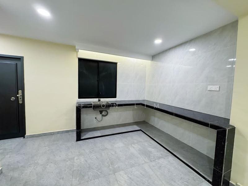 2-storey Terraced House for Sale in Taman Pelangi (Parit Jawa) - Fion Lim - Kitchen - PropertyGuru.com.my