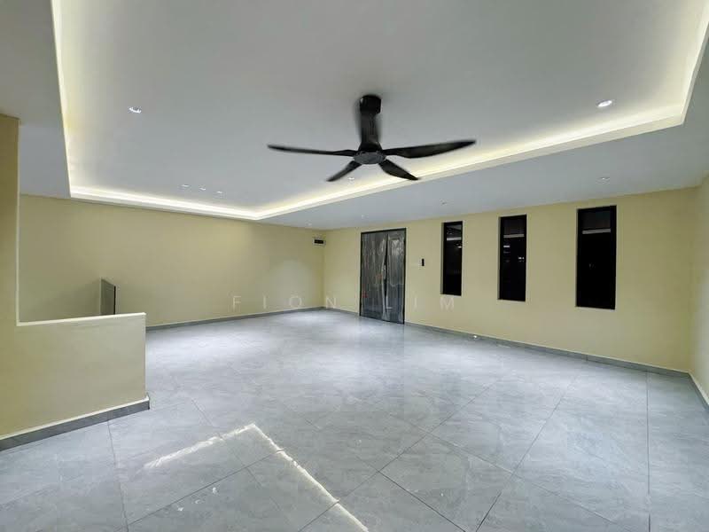 2-storey Terraced House for Sale in Taman Pelangi (Parit Jawa) - Fion Lim - Living Room - PropertyGuru.com.my