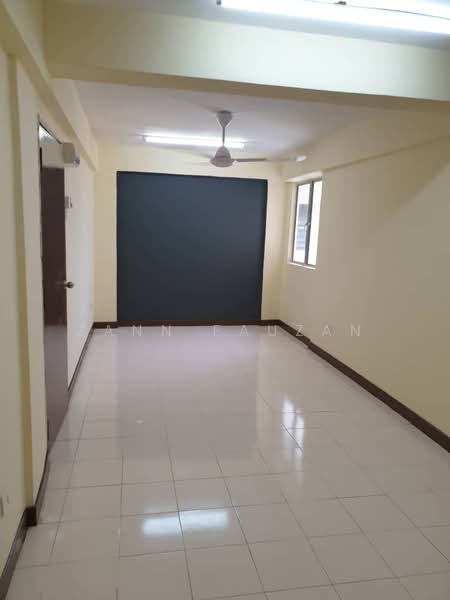 Pangsapuri untuk Dijual di Taman Bunga Raya - Zann Fauzan - Living Room - PropertyGuru.com.my