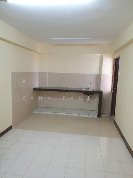 Pangsapuri untuk Dijual di Taman Bunga Raya - Zann Fauzan - Kitchen - PropertyGuru.com.my