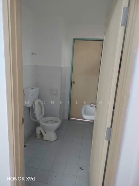 Pangsapuri untuk Disewa di Pangsapuri Persiaran Tanjung - Michelle He - Bathroom - PropertyGuru.com.my