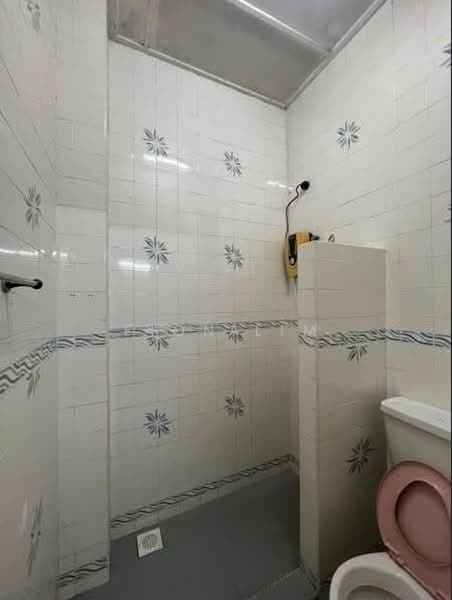 Rumah Teres 1.5-Tingkat untuk Dijual di Taman Molek (Johor Bahru) - Fion Lim - Bathroom - PropertyGuru.com.my