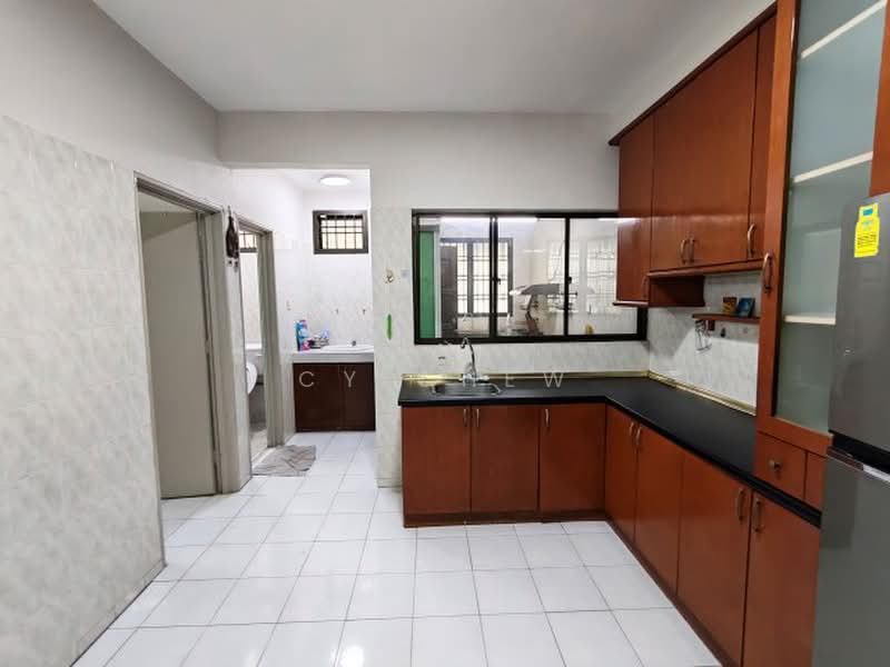 2-storey Terraced House for Rent in Taman Mount Austin (Tebrau) - CY Chew - Kitchen - PropertyGuru.com.my