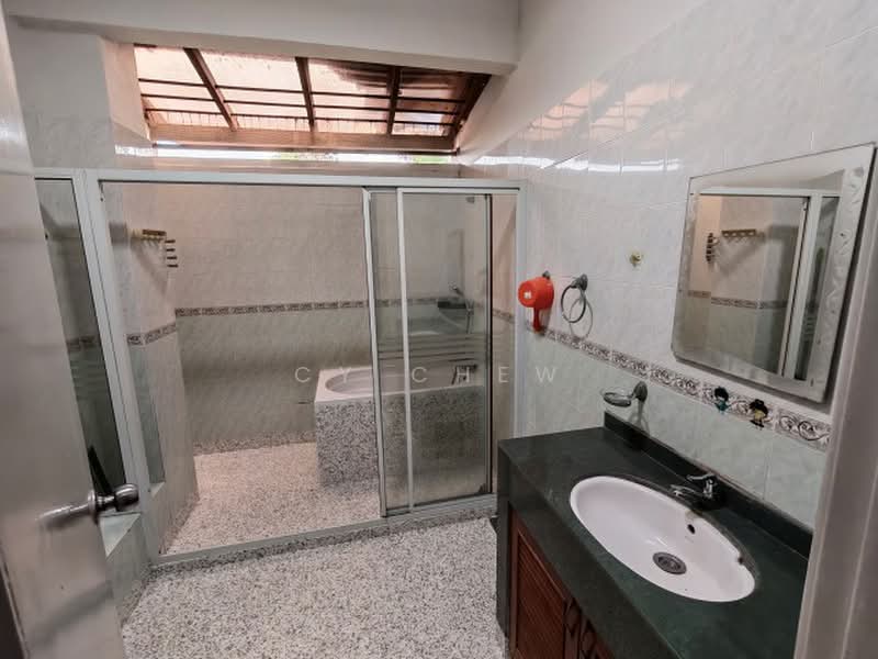 2-storey Terraced House for Rent in Taman Mount Austin (Tebrau) - CY Chew - Bathroom - PropertyGuru.com.my
