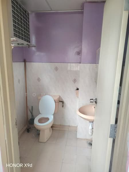 Pangsapuri untuk Disewa di Pangsapuri Persiaran Tanjung - Tommy Phua - Bathroom - PropertyGuru.com.my