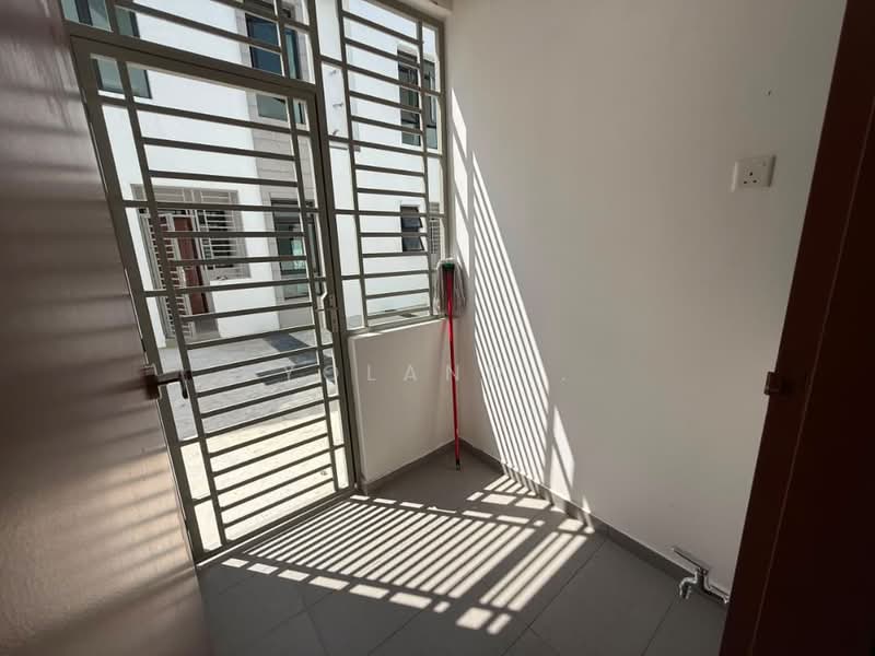 2-storey Terraced House for Rent in Setia Eco Gardens (Gelang Patah) - Yoland . - Entrance - PropertyGuru.com.my