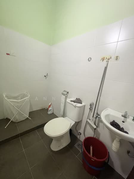 Rumah Teres 2-Tingkat untuk Dijual di Taman Universiti Indah (Seri Kembangan) - Joanne Leong - Bathroom - PropertyGuru.com.my