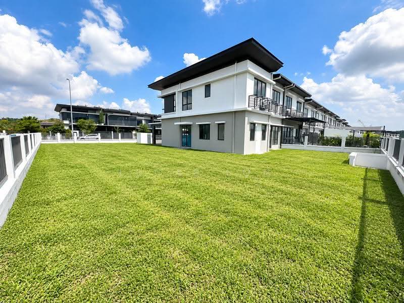2-storey Terraced House for Sale in Sungai Buloh (Selangor) - Lucas Loh - Exterior - PropertyGuru.com.my