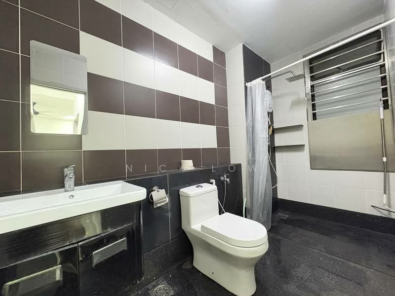 Pangsapuri untuk Disewa di Austin Regency (Pangsapuri Austin Perdana) - Nick Low - Bathroom - PropertyGuru.com.my