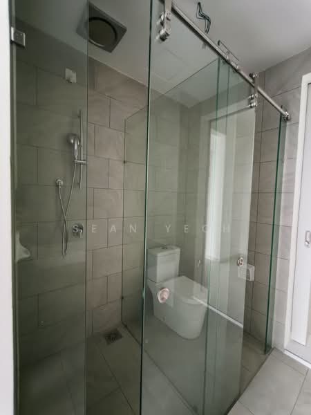 Kediaman Servis untuk Dijual di Sky Trees - Sean Yeoh - Bathroom - PropertyGuru.com.my