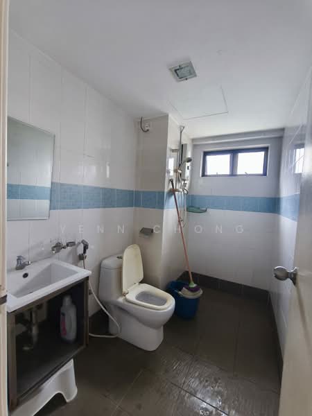 Pangsapuri untuk Dijual di Anjung Hijau (Greenfields) - Yenn Chong - Bathroom - PropertyGuru.com.my