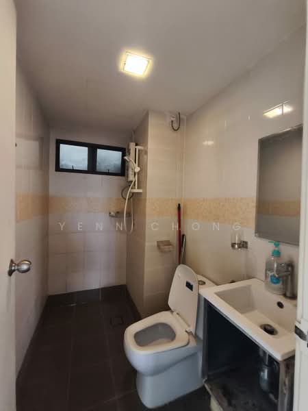 Pangsapuri untuk Dijual di Anjung Hijau (Greenfields) - Yenn Chong - Bathroom - PropertyGuru.com.my