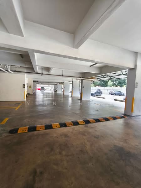 Pangsapuri untuk Dijual di Anjung Hijau (Greenfields) - Yenn Chong - Car Park - PropertyGuru.com.my