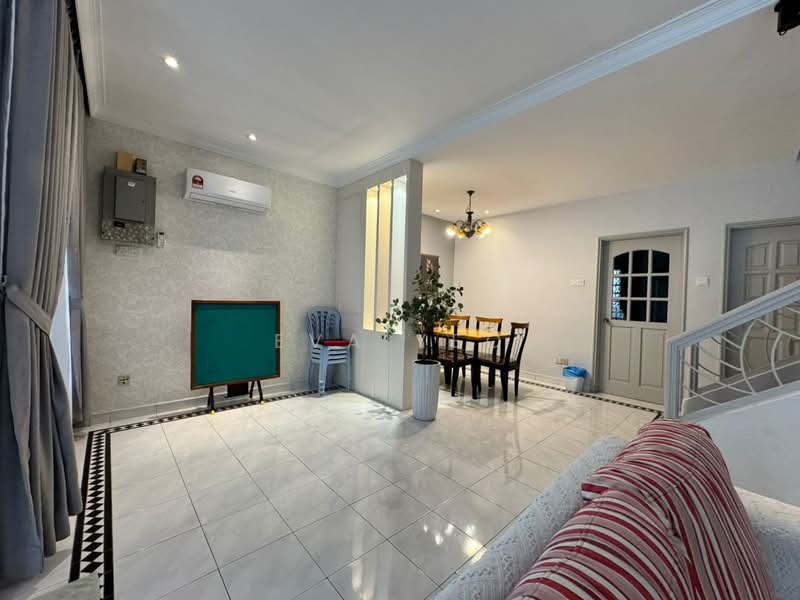 Rumah Teres 2-Tingkat untuk Dijual di Taman Molek (Johor Bahru) - Eva Yeo - Living Room - PropertyGuru.com.my