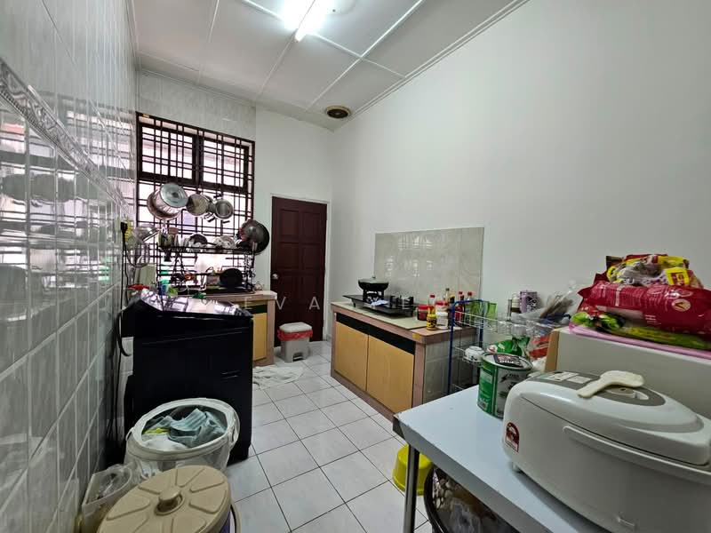 1-storey Terraced House for Sale in Taman Molek (Johor Bahru) - Eva Yeo - Kitchen - PropertyGuru.com.my
