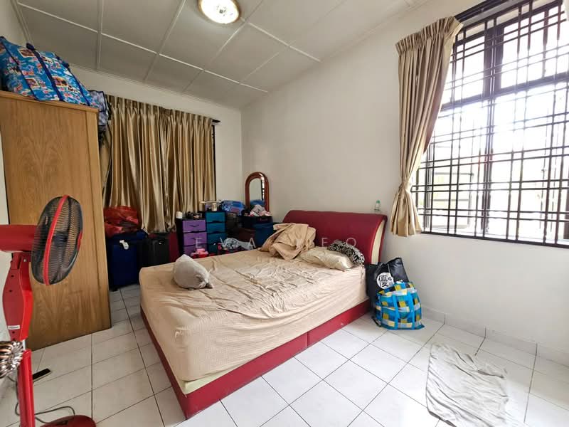 1-storey Terraced House for Sale in Taman Molek (Johor Bahru) - Eva Yeo - Bedroom - PropertyGuru.com.my