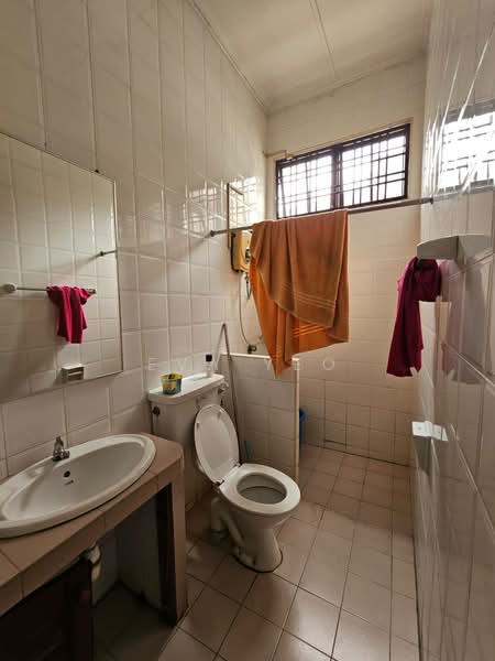 1-storey Terraced House for Sale in Taman Molek (Johor Bahru) - Eva Yeo - Bathroom - PropertyGuru.com.my