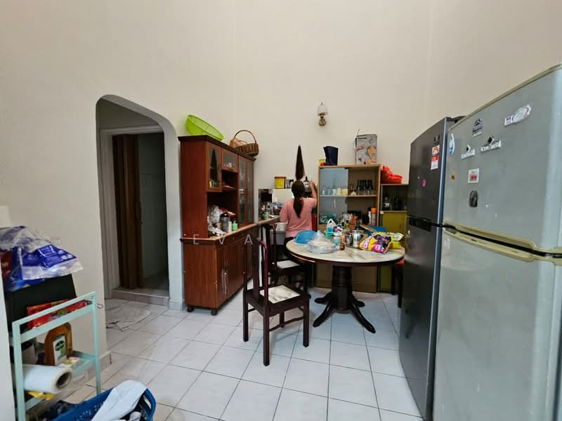 1-storey Terraced House for Sale in Taman Molek (Johor Bahru) - Eva Yeo - Kitchen - PropertyGuru.com.my