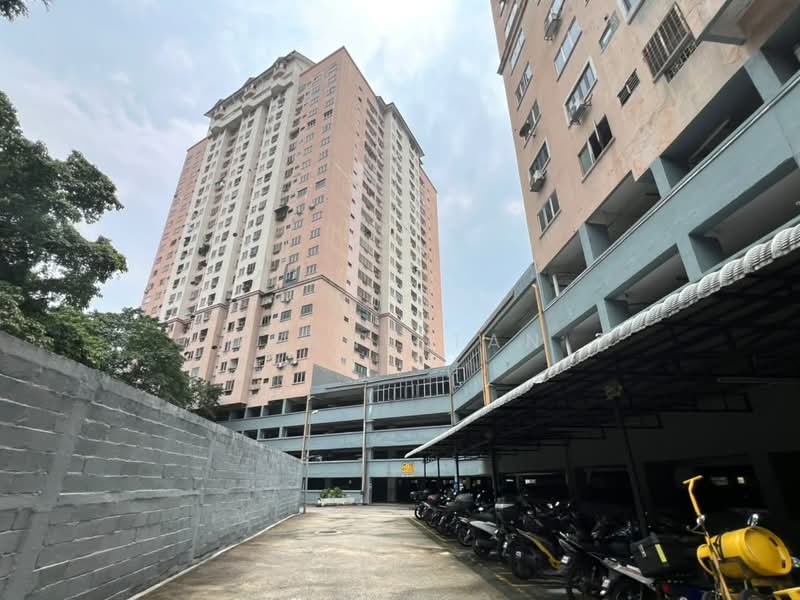 Kondominium untuk Dijual di Pelangi Indah Condominium - Keanu Tan - Exterior - PropertyGuru.com.my
