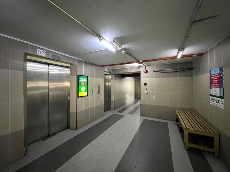 Kondominium untuk Dijual di Pelangi Indah Condominium - Keanu Tan - Corridor - PropertyGuru.com.my