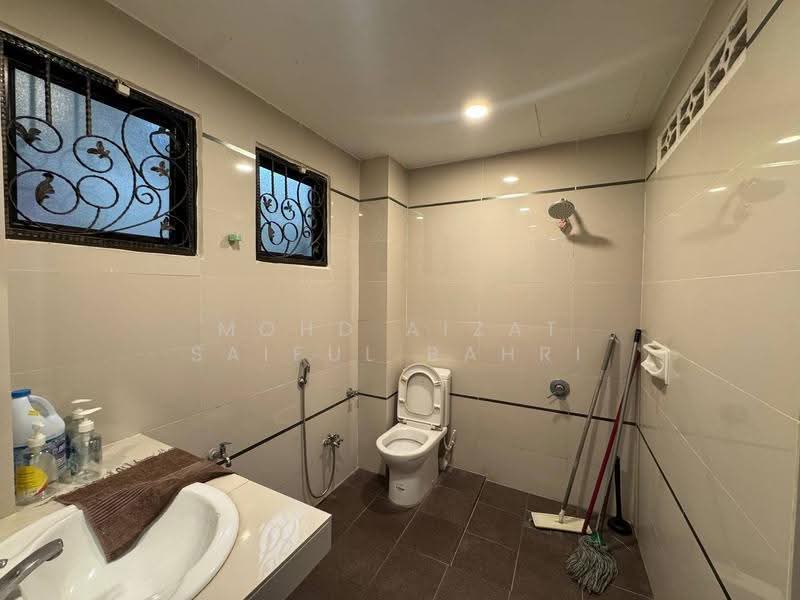 Rumah Berkembar untuk Dijual di Kota Damansara (Selangor) - Mohd Aizat Saiful Bahri - Bathroom - PropertyGuru.com.my