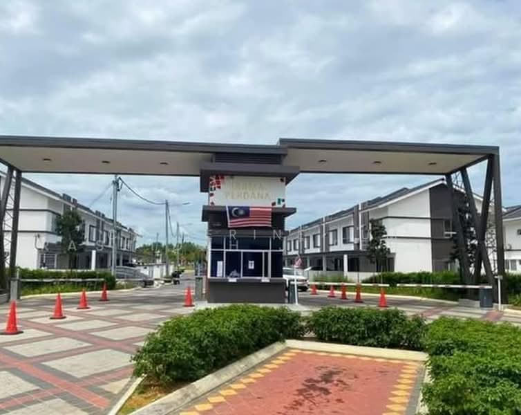 Terraced House for Sale in Kuala Selangor (Selangor) - Catherine Lum - Exterior - PropertyGuru.com.my