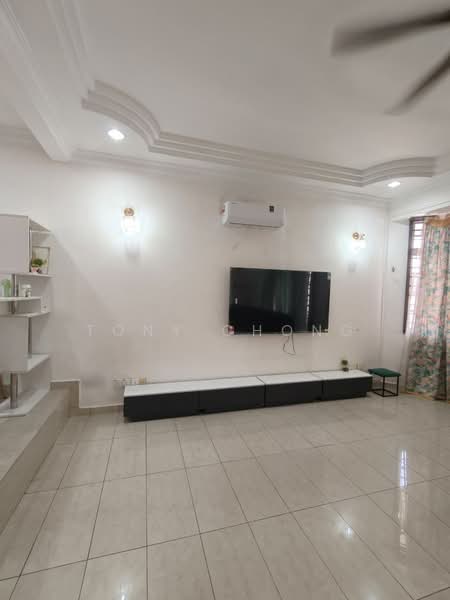 Rumah Berkembar untuk Disewa di Taman Perling (Perling) - Tony Chong - Living Room - PropertyGuru.com.my