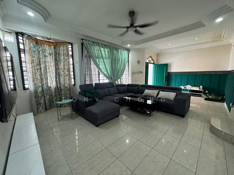 Rumah Berkembar untuk Disewa di Taman Perling (Perling) - Tony Chong - Living Room - PropertyGuru.com.my