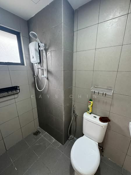 Kediaman Servis untuk Disewa di Residensi Bukit Tiara - Kays Chin - Bathroom - PropertyGuru.com.my