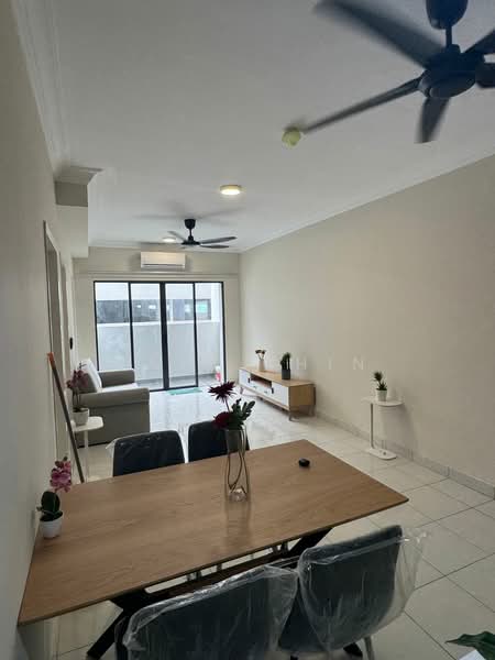 Kediaman Servis untuk Disewa di Residensi Bukit Tiara - Kays Chin - Living Room - PropertyGuru.com.my