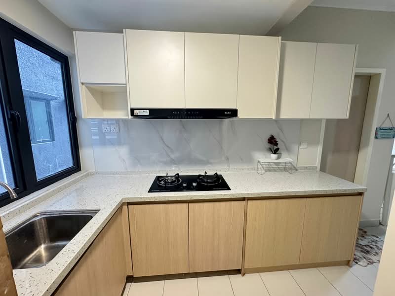 Kediaman Servis untuk Disewa di Residensi Bukit Tiara - Kays Chin - Kitchen - PropertyGuru.com.my