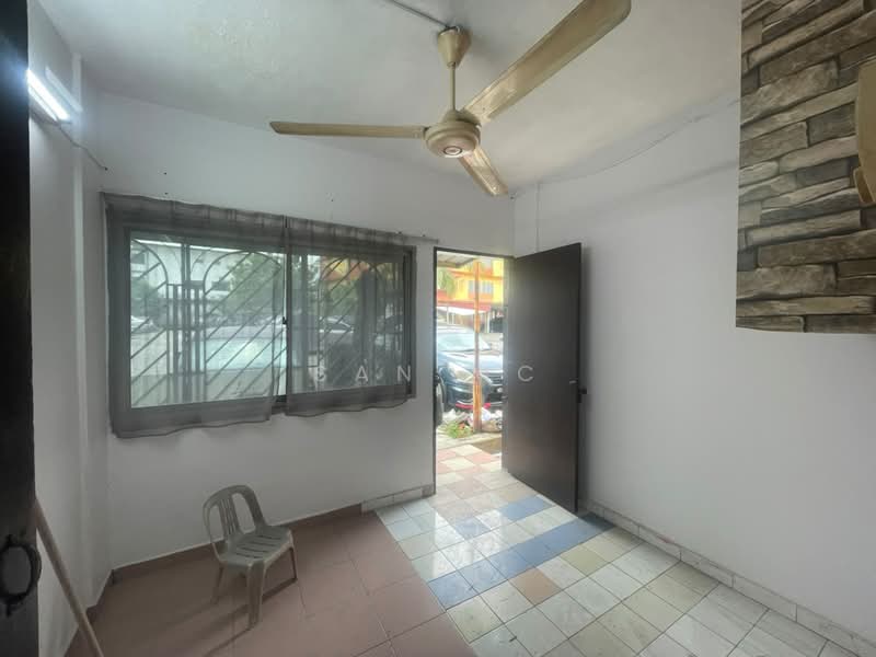 Rumah Flat untuk Disewa di Flat Taman Asa Jaya - San MC - Entrance - PropertyGuru.com.my