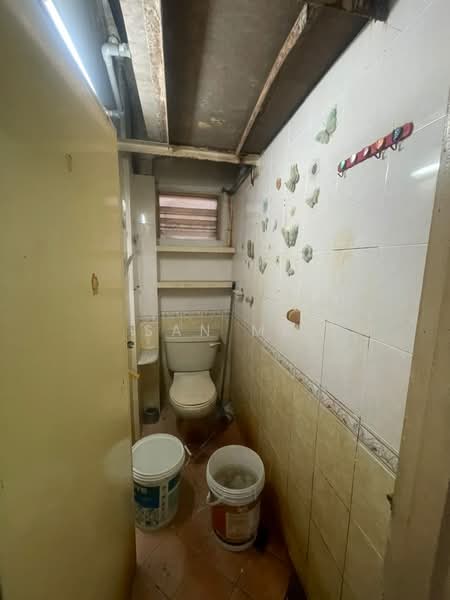 Rumah Flat untuk Disewa di Flat Taman Asa Jaya - San MC - Bathroom - PropertyGuru.com.my