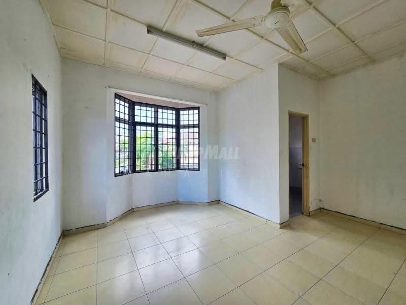 2-storey Terraced House for Sale in Bandar Seri Putra (Bangi) - Mahafiz . - Living Room - PropertyGuru.com.my