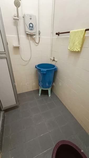 1-storey Terraced House for Sale in Bandar Tangkak (Tangkak) - Nicholas . - Bathroom - PropertyGuru.com.my