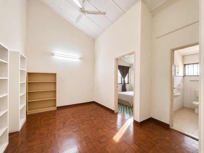 2-storey Terraced House for Sale in SS2 (Petaling Jaya) - Leanne Chia - Living Room - PropertyGuru.com.my