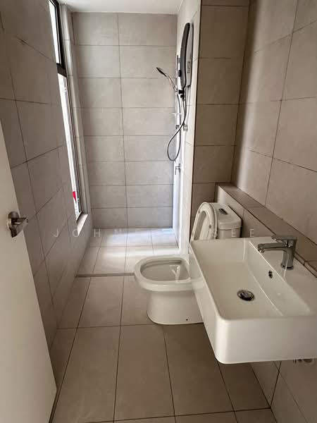 Kondominium untuk Dijual di Dwitara Residences - Johnson See - Bathroom - PropertyGuru.com.my