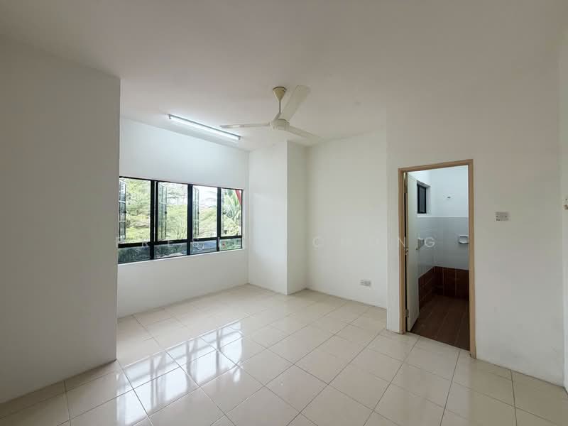 Rumah Teres 1.5-Tingkat untuk Dijual di Taman Sejahtera (Kampar) - Presley Chong - Master Bedroom - PropertyGuru.com.my