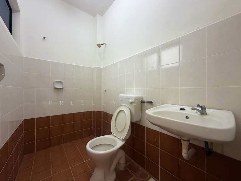 Rumah Teres 1.5-Tingkat untuk Dijual di Taman Sejahtera (Kampar) - Presley Chong - Master Bathroom - PropertyGuru.com.my