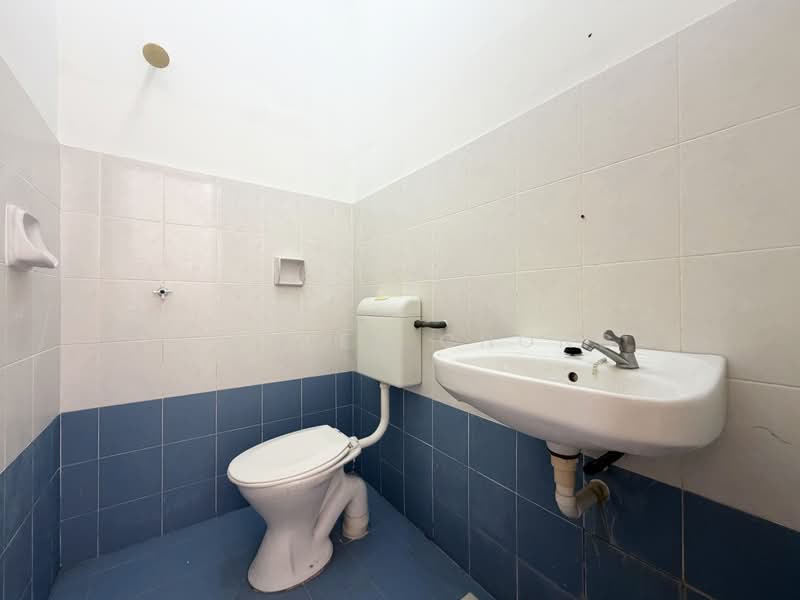Rumah Teres 1.5-Tingkat untuk Dijual di Taman Sejahtera (Kampar) - Presley Chong - Bathroom 1 - PropertyGuru.com.my